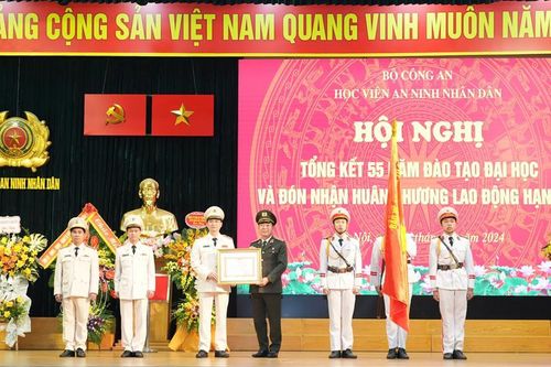 Học viện An ninh nhân dân đón nhận Huân chương Lao động hạng Ba
