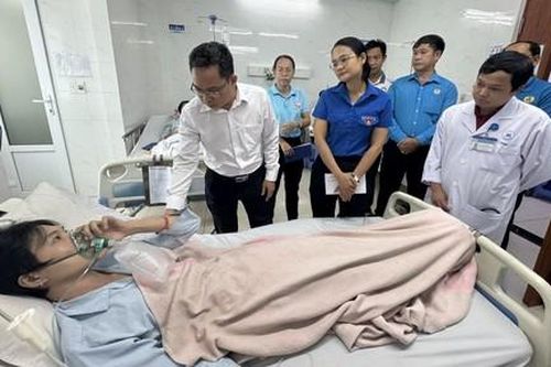 Ủy ban MTTQVN TPHCM thăm hỏi nạn nhân trong vụ cháy tại quận Tân Bình