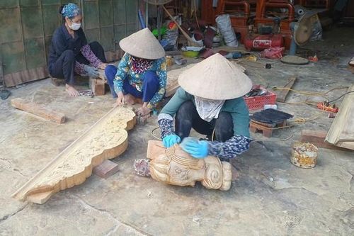 Làng nghề của những người 'thổi hồn' cho gỗ tất bật những ngày cuối năm
