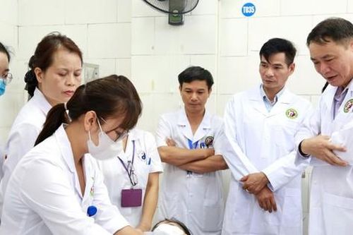 Thứ trưởng Bộ Y tế: Chú trọng chăm sóc sức khỏe ban đầu, cơ bản và chuyên sâu để nâng cao năng lực cho y tế cơ sở