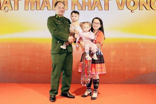 Vợ chồng người lính biên phòng hiếm muộn vỡ òa hạnh phúc khi 'phép màu' xuất hiện