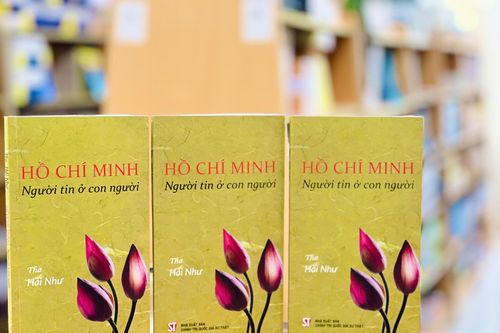 Ra mắt tập thơ 'Hồ Chí Minh - Người tin ở con người'