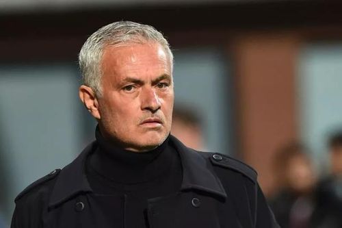 Mourinho cần phẫu thuật