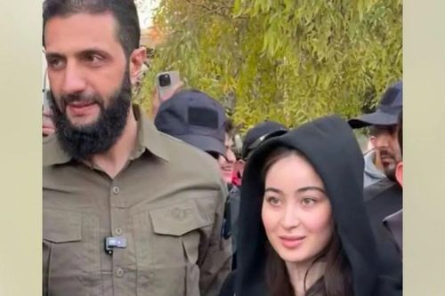 Bức ảnh chụp với phụ nữ của lãnh đạo phe đối lập Syria gây tranh cãi