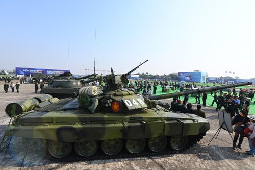 Xem xe tăng, tên lửa hành trình, pháo tự hành của quân đội Việt Nam
