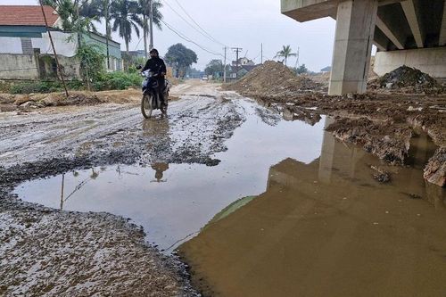 Hà Tĩnh: người dân gặp khó khi lưu thông trên đường ĐH.36