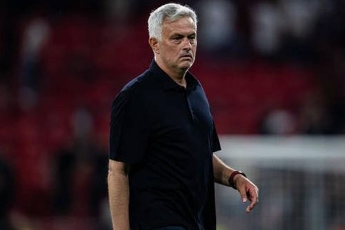 Người hâm mộ lo lắng khi Mourinho phải phẫu thuật