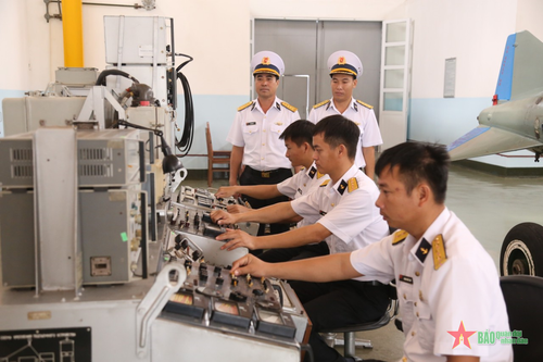 Xây dựng 'Kho, trạm, xe - máy chính quy, mẫu mực, an toàn'