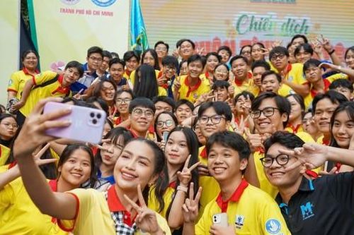 Hàng nghìn sinh viên TP. HCM tưng bừng ra quân Chiến dịch Xuân Tình nguyện năm 2025
