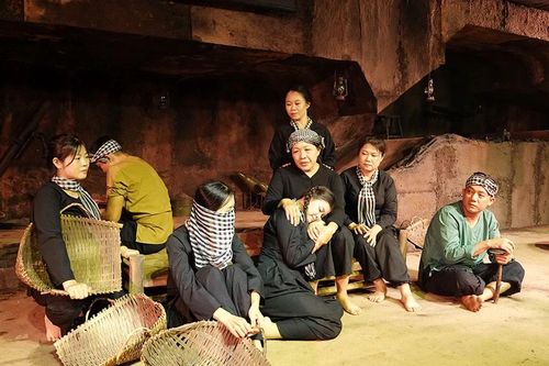 Chương trình sân khấu 'Đất Thép - Địa đạo an toàn nhất là lòng dân'