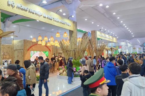 Ấn tượng với khu trưng bày thành tựu xây dựng lực lượng vũ trang nhân dân