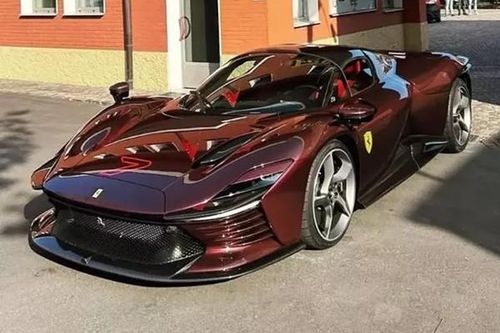 Siêu phẩm Ferrari Daytona SP3 màu sơn đỏ rượu vang 'cực cháy'