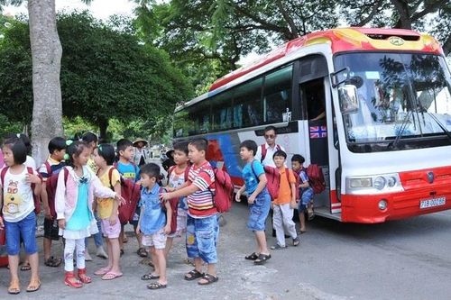 Ô tô đưa đón học sinh phải sơn màu vàng từ năm 2025: An toàn là yếu tố cốt lõi