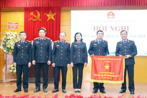 Viện Kiểm sát nhân dân tỉnh Quảng Ninh nhận Cờ thi đua của Thủ tướng Chính phủ