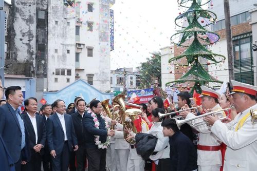 Thủ tướng Chính phủ chúc mừng Giáng sinh tại Giáo xứ Lào Cai