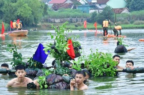 Xem bộ đội trinh sát khổ luyện trong mùa đông giá lạnh