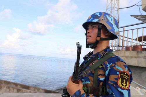 'Tổ quốc mãi bừng sáng Biển Đông': Bản hùng ca của người dầu khí và người lính biển