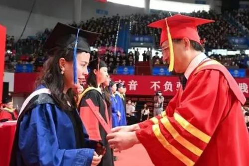 Cô gái được tuyển thẳng lên cao học vì quá xuất sắc dù không hề nhìn được
