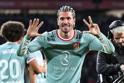 Atletico hạ Barca phút 96, vọt lên đỉnh bảng La Liga