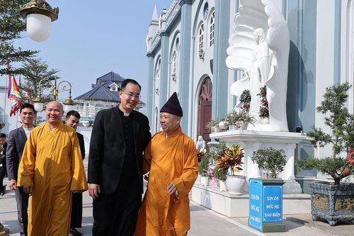 Hòa thượng Thích Thanh Quyết: Đi tu nhưng ảnh hưởng bởi tiếng chuông nhà thờ