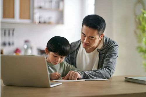 Lên cơn đau tim khi dạy con ôn thi vào THPT