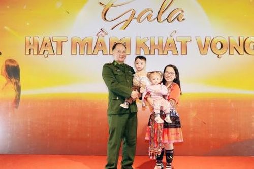 Vợ chồng lính biên phòng 11 năm miệt mài 'tìm con'