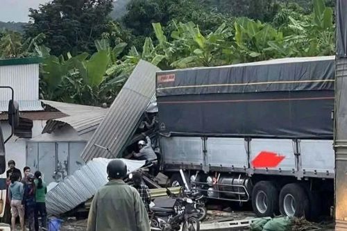 Khánh Hòa: Tai nạn giao thông liên hoàn giữa 5 phương tiện làm 3 người bị thương