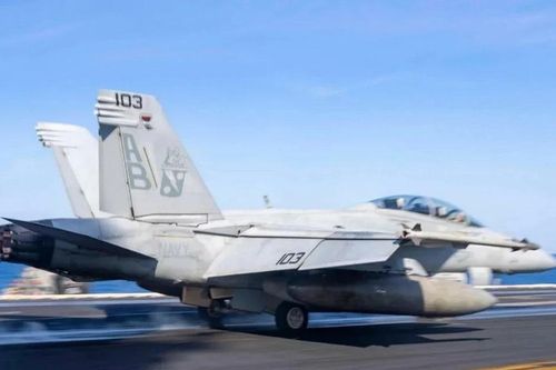 Máy bay chiến đấu F/A-18 của Mỹ bị bắn nhầm ở Biển Đỏ