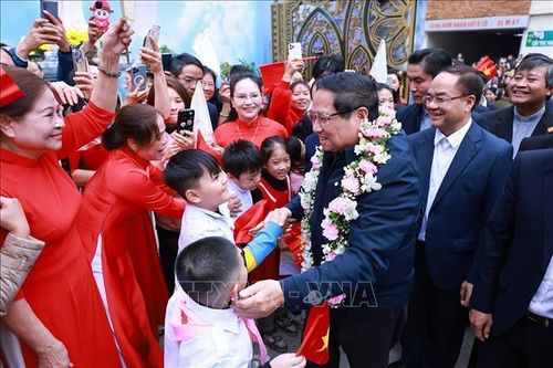Thủ tướng Phạm Minh Chính thăm, chúc mừng Giáo xứ Lào Cai