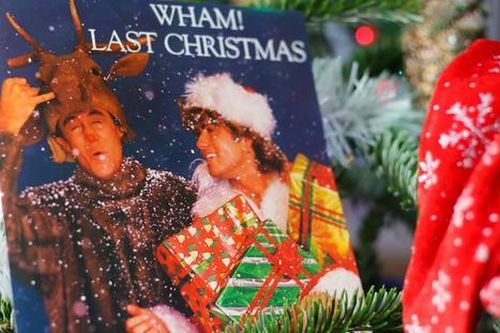 Ca khúc Giáng sinh của Wham! làm nên lịch sử sau gần 40 năm, đánh bại Mariah Carey