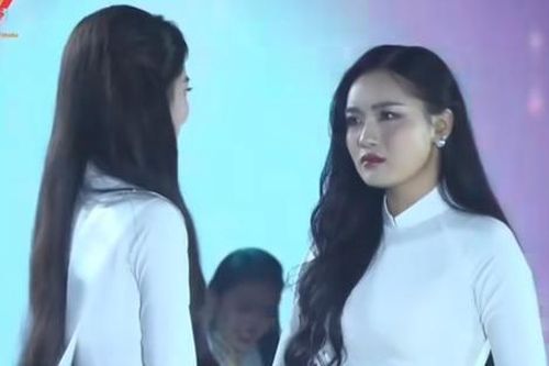 Biểu cảm gây chú ý của một Á hậu ở thời khắc đăng quang