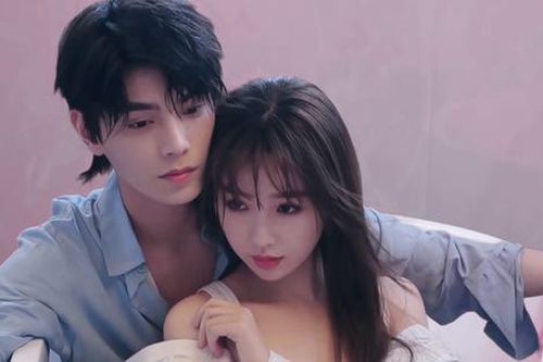 Chia tay Ngu Thư Hân, Đinh Vũ hề 'yêu đương' cùng đàn chị hơn 5 tuổi
