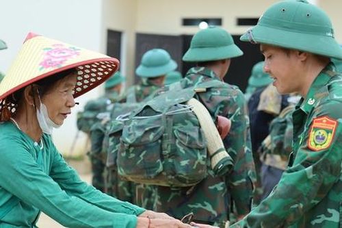 Tình quân thắm mãi trong lòng dân