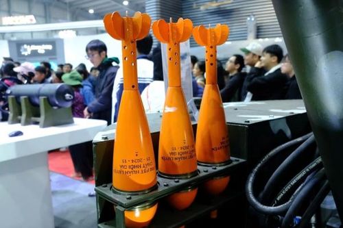 Chuyên gia vũ khí nói gì về súng cối bán tự động 100mm của Việt Nam?