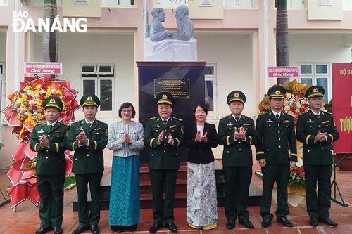 Khánh thành tượng đài 'Bác Hồ với chiến sĩ biên phòng'