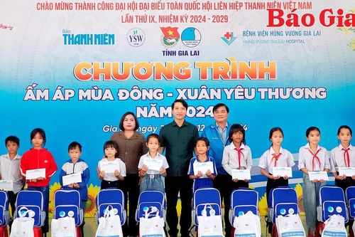'Ấm áp mùa đông-Xuân yêu thương' ở xã Ia Lâu