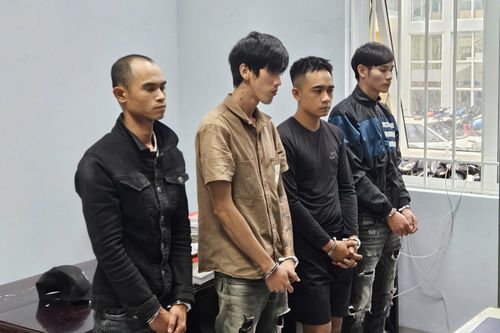 Đang 'đập đá', nhóm đối tượng bị bắt