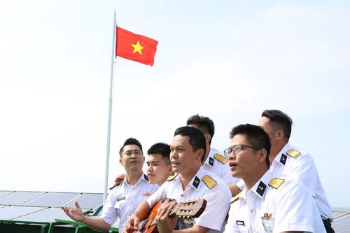 Phút thư giãn của người lính biển