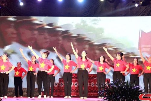 Giao lưu các câu lạc bộ, nhóm nhảy huyện Phù Yên