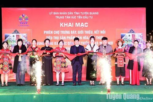 20 gian hàng tham gia Phiên chợ trưng bày, kết nối tiêu thụ sản phẩm tại Chiêm Hóa