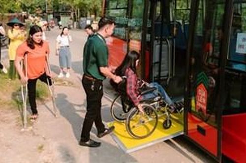 Chung tay trợ giúp người khuyết tật và trẻ mồ côi