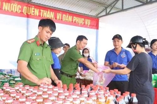 Cán bộ Cảnh sát hình sự tiêu biểu ở thị trấn vùng cao