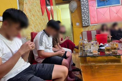 Kiểm tra karaoke Phố Đêm, lộ diện nhiều cặp đôi phê ma túy
