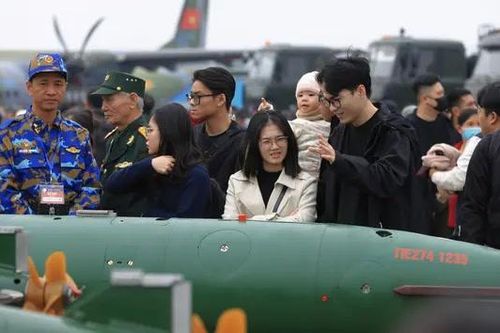 Háo hức tham quan Triển lãm Quốc phòng Quốc tế Việt Nam