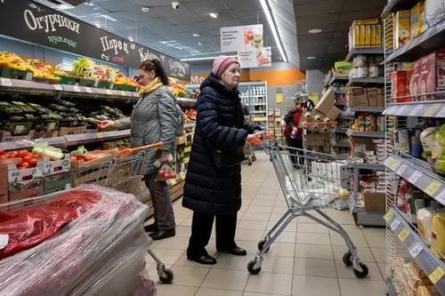 Chi tiêu năm mới thúc đẩy lạm phát ở Nga