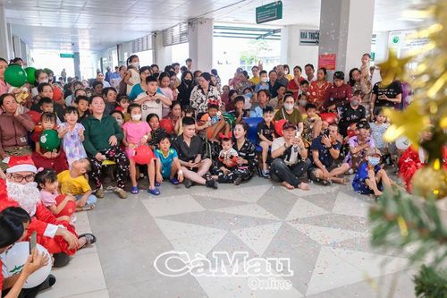 Ấm áp giáng sinh cho bệnh nhi