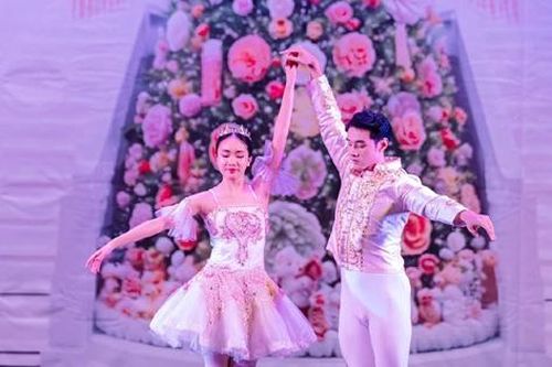 Dàn vũ công 16 tuổi tỏa sáng trong vở ballet kinh điển 'Kẹp Hạt Dẻ'