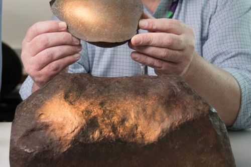 Bí mật về cục đá vô tri từ trên trời rơi xuống mà người đàn ông cất giữ gần 10 năm được ví quý hơn cả vàng