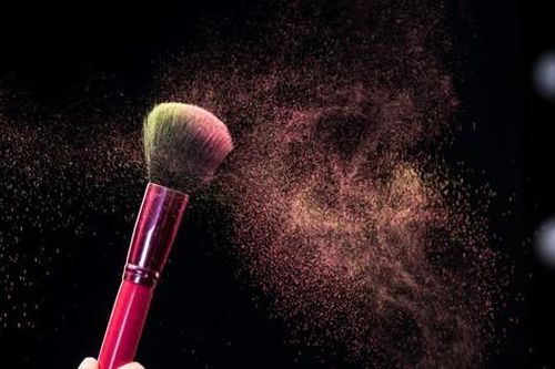 Làm gì để giảm tác động tiêu cực của mỹ phẩm lên da?
