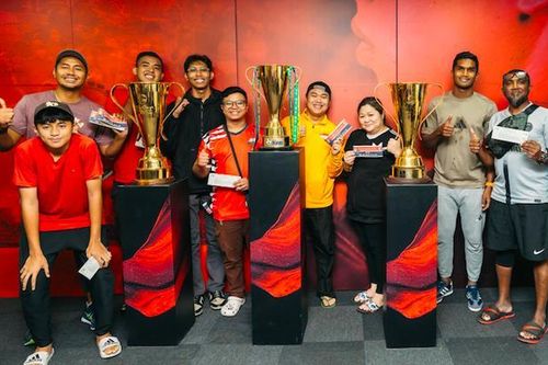 Tuyển Việt Nam góp phần tạo cơn sốt bóng đá tại Singapore